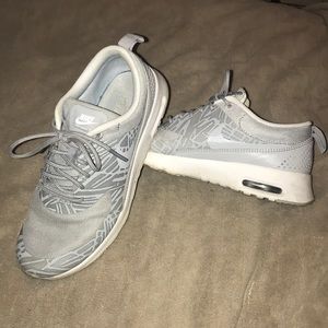 Nike Air Max Thea gray tennis shoes